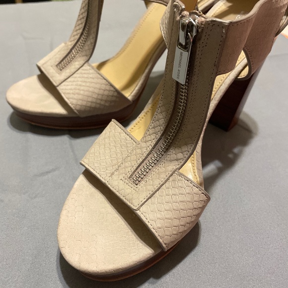 Micheal Kors Heel - Picture 2 of 3